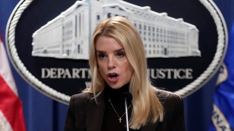 Bondi volvió a criticar a los jueces que fallaron en contra de la administración Trump.