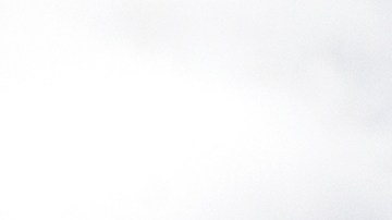 Las cinco personas a bordo resultaron heridas en el impacto.