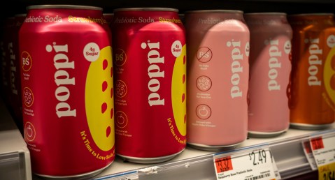 PepsiCo anunció la compra de Poppi, la marca de refresco prebiótico por en un millonario acuerdo
