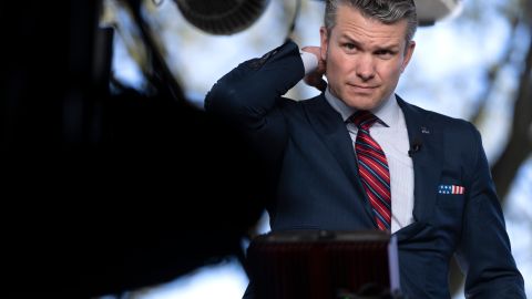En tiempo real, Jeffrey Goldberg fue testigo de cómo se discutían planes para lanzar ataques aéreos contra militantes hutíes en Yemen.