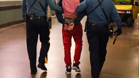 Joven arrestado