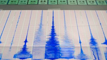 The Taiwan Central Weather Bureau's seismic chart shows the moment of the 6.3 magnitude earthquake that struck off the island's eastern coast in Taipei, Taiwan, Monday, April 20, 2015. The Taiwan Power Company confirmed Monday that a transformer fire was started by the morning earthquake, resulted in one dead and one injured. (AP Photo/Wally Santana)