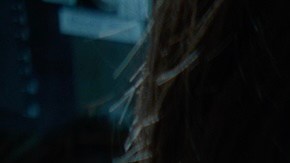 El cortometraje es una caótica colaboración entre un guionista perezoso y una inteligencia artificial que desafía la esencia misma de la creatividad.