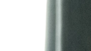 La silla ergonómica cuenta con un reposacabezas ajustable que alinea el cuello y alivia la tensión muscular.