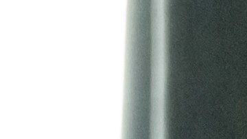 La silla ergonómica cuenta con un reposacabezas ajustable que alinea el cuello y alivia la tensión muscular.
