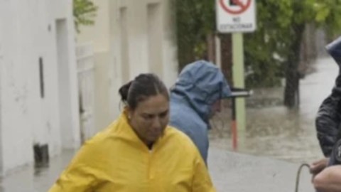 Cientos de personas fueron evacuadas de emergencia.