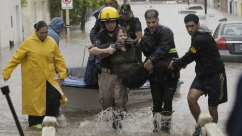 Cientos de personas fueron evacuadas de emergencia.