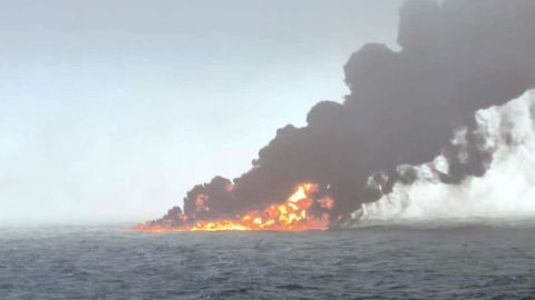 Un buque petrolero y un carguero con sustancias químicas altamente tóxicas chocan en el mar del Norte frente a la costa británica
