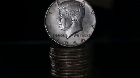 ¿Tienes monedas de medio dólar de Kennedy? Podrían valer una fortuna