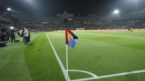 BARCELONA, 08/03/2025.- Suspensión del partido de la jornada 27 de LaLigaEA Sports entre el Barcelona y el Osasuna, debido al fallecimiento del doctor del Barcelona Carles Miñarro García, este sábado en el Estadi Olímpic Lluís Companys.-EFE/ Toni Albir