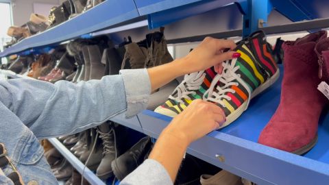Aunque sea ropa usada o de segunda mano, existen tiendas especializadas en este tipo de ventas, preservando la calidad del artículo.