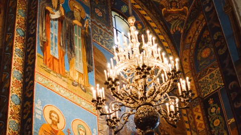 El santoral católico honra la vida de destacadas figuras espirituales.