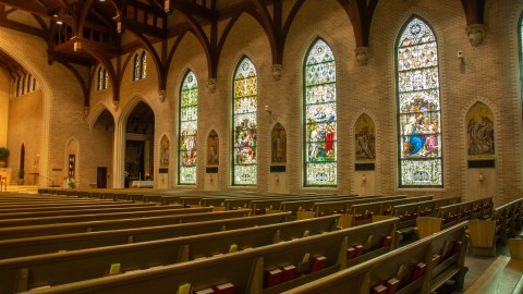 El santoral católico recuerda la vida de santos que se dedican a la fe.