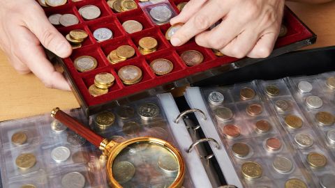 ¿Qué tan valiosas son estas 3 monedas de los años 50?