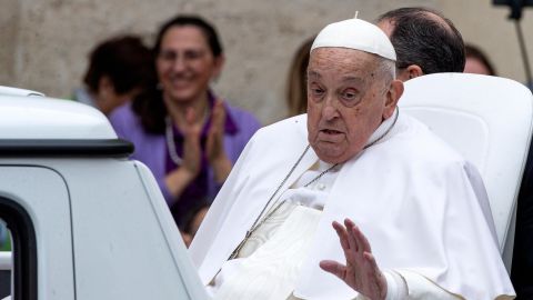 "Tuve la sensación de que estaba haciendo un último esfuerzo": cómo fue el intenso Domingo de Pascua, el último día del papa Francisco