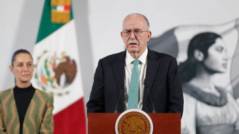 México busca diálogo con EE.UU. para evitar el arancel "sin razón" de más del 20% al tomate mexicano