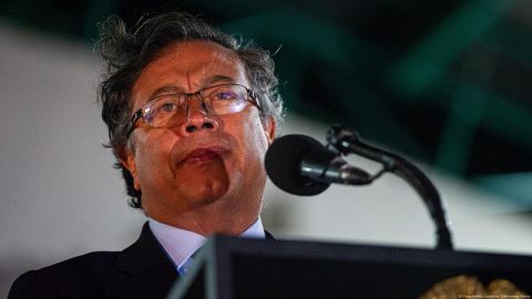 Petro pide a Bukele que le entregue a colombianos presos