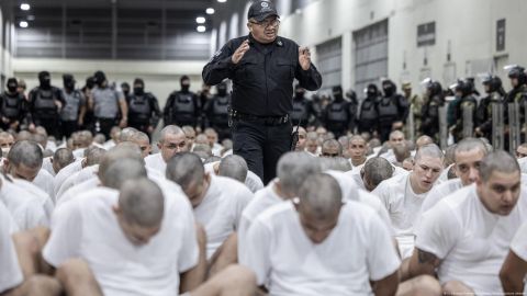 En 2024, el presidente salvadoreño, Nayib Bukele, admitió la liberación de unas 8.000 personas detenidas injustamente bajo el régimen de excepción.
