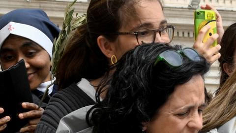 Papa Francisco inaugura Semana Santa con saludo presencial