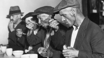 Cómo la ley que EE.UU. aprobó para subir aranceles en 1930 terminó por devastar su economía y agravar la Gran Depresión