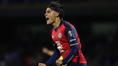 MEX0000. CIUDAD DE MÉXICO (MÉXICO), 15/04/2025.- Luka Romero del Cruz Azul celebra un gol anotado al León este martes, durante un juego por la jornada 15 del torneo Clausura 2025 de la Liga MX, en el estadio Olímpico Universitario de Ciudad de México (México). EFE/ Sáshenka Gutiérrez
