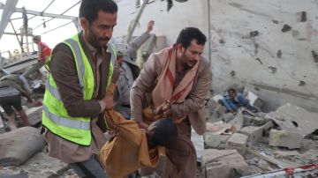 "Fue horrible, no pudimos reconocer algunos de los cuerpos": bombardeos de EE.UU. dejan decenas de migrantes muertos en la zona de Yemen controlada por los hutíes