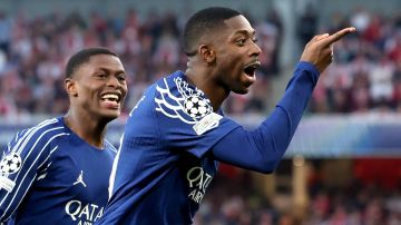 LONDON (United Kingdom), 29/04/2025.- Ousmane Dembele (R) of PSG celebrates after scoring the opening goal during the UEFA Champions League semi-finals, 1st leg soccer match between Arsenal FC and Paris Saint-Germain, in London, Britain, 29 April 2025. (Liga de Campeones, Reino Unido, Londres) EFE/EPA/NEIL HALL