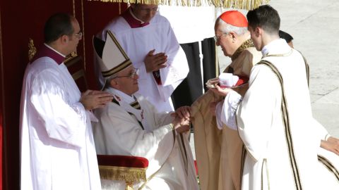 El anillo del Pescador marca el fin de un periodo papal