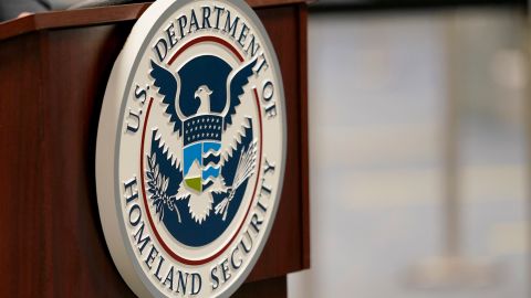 CBP depende del Departamento de Seguridad Nacional.