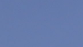 Imagen referencial de un paracaídas en tierrra.