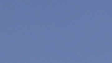 Imagen referencial de un paracaídas en tierrra.