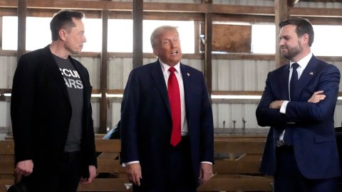 Multimillinoaire Elon Musk, President Trump, and Vice President JD Vance.