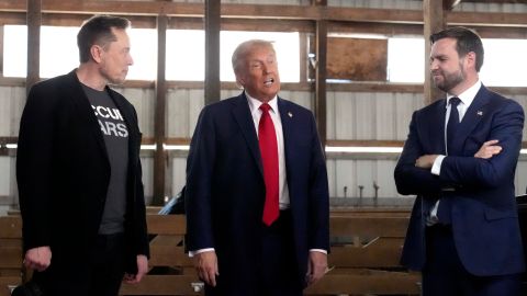 Multimillinoaire Elon Musk, President Trump, and Vice President JD Vance.