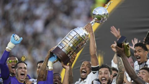 Players of Brazil's Botafogo hold up the trophy as they celebrate after winning the Copa Libertadores final soccer match against Brazil's Atletico Mineiro at Monumental stadium in Buenos Aires, Argentina, Saturday, Nov. 30, 2024. (AP Photo/Gustavo Garello)