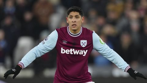 Edson Álvarez tiene contrato con el club hasta 2028.