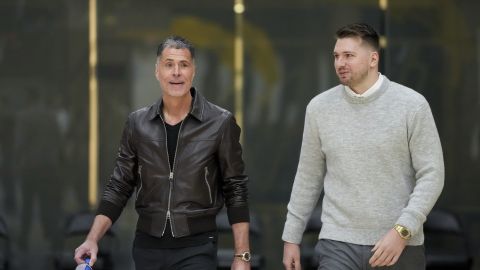 Los Angeles Lakers' Luka Doncic, right, walks to the podium with general manger Rob Pelinka during an introductory NBA basketball press conference Tuesday, Feb. 4, 2025, in El Segundo, Calif. (AP Photo/Jae C. Hong)