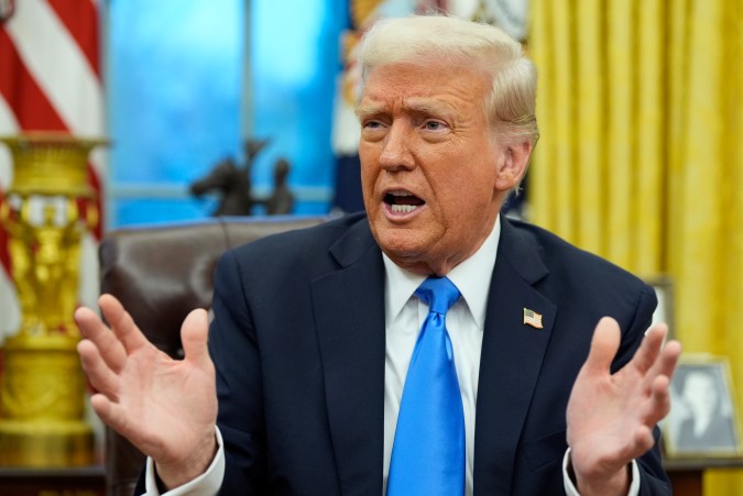 Trump eleva los aranceles a China hasta el 104 % por las represalias de Pekín, según Fox