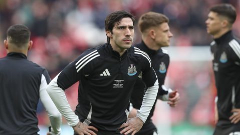 Newcastle's Sandro Tonali, center, stretches himself during warm up before the EFL Cup final soccer match between Liverpool and Newcastle at Wembley Stadium in London, Sunday, March 16, 2025. (AP Photo/Scott Heppell)