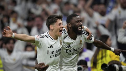 Real Madrid's Arda Guler, left, and Real Madrid's Antonio Rudiger celebrate after a fourth goal in extra time during the Spanish Copa del Rey semifinal second leg soccer match between Real Madrid and and Real Sociedad in Madrid, Spain Tuesday, April 1, 2025. (AP Photo/Bernat Armangue)