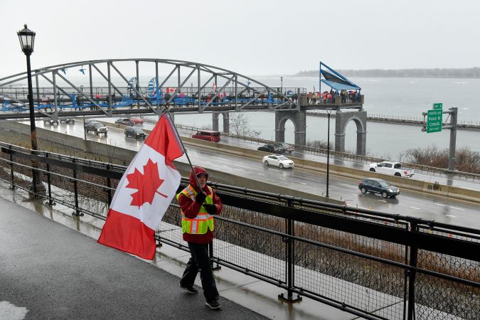 Canadá realiza elecciones generales marcadas por las amenazas de Trump y el atropello masivo en Vancouver