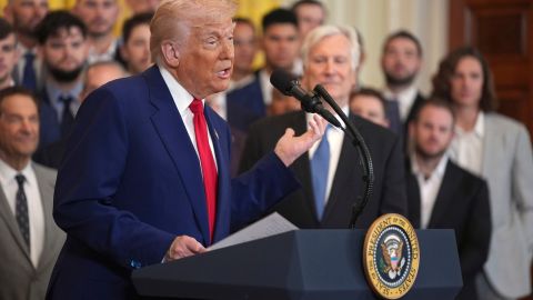 El presidente Trump defendió los aranceles recíprocos a nivel mundial.