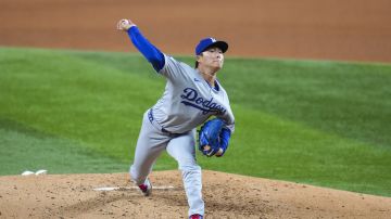 Los Angeles Dodgers starting pitcher Yoshinobu Yamamoto throws a pitch to the Texas Rangers during the fifth inning of a baseball game Friday, April 18, 2025, in Arlington, Texas. (AP Photo/Julio Cortez)