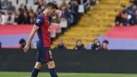 Robert Lewandoswki salió de cambio por lesión en el juego contra Celta.