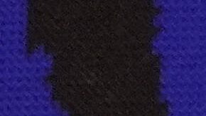 Oscar Piastri posa con su medalla junto a un integrante de su staff. A su derecha está Max Verstappen y a su izquierda Charles Leclerc.