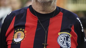 A fan of San Lorenzo soccer club attends a Mass at San Antonio Parish in honor of the late Pope Francis, a lifelong supporter of the club, in Buenos Aires, Argentina, Wednesday, April 23, 2025. (AP Photo/Natacha Pisarenko)