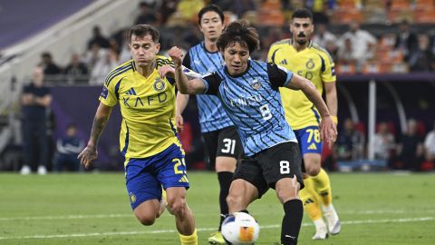 Kawasaki Frontale's Kento Tachibanada, right, plays the ball as Al Nassr's Otavio, left, closes in during a AFC Champions League Elite semifinal soccer match at Alinma Stadium in Jeddah, Saudi Arabia, Wednesday, April 30, 2025. (AP Photo/Ali Issa)