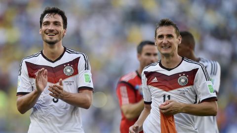 Mats Hummels con Miroslav Klose en 2014