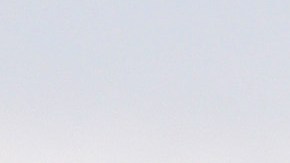 Los pasajeros desembarcaron del Bombardier CRJ900 en el aeródromo y fueron trasladados en autobús a la terminal