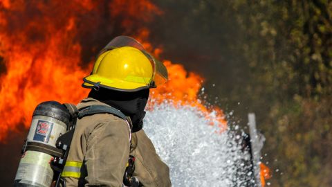 La fuerza de la explosión fue tal que incluso las policías de comunidades vecinas recibieron llamadas de residentes que afirmaban haber escuchado el estallido.
