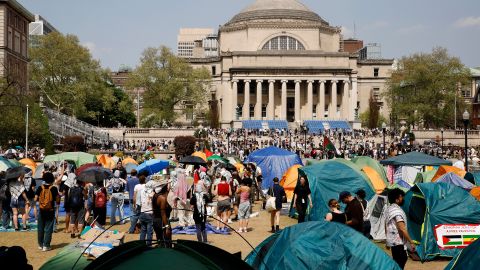 Los videos de algunos de los arrestos a estudiantes cerca de sus casas se han viralizado y han conmocionado a la comunidad estudiantil.